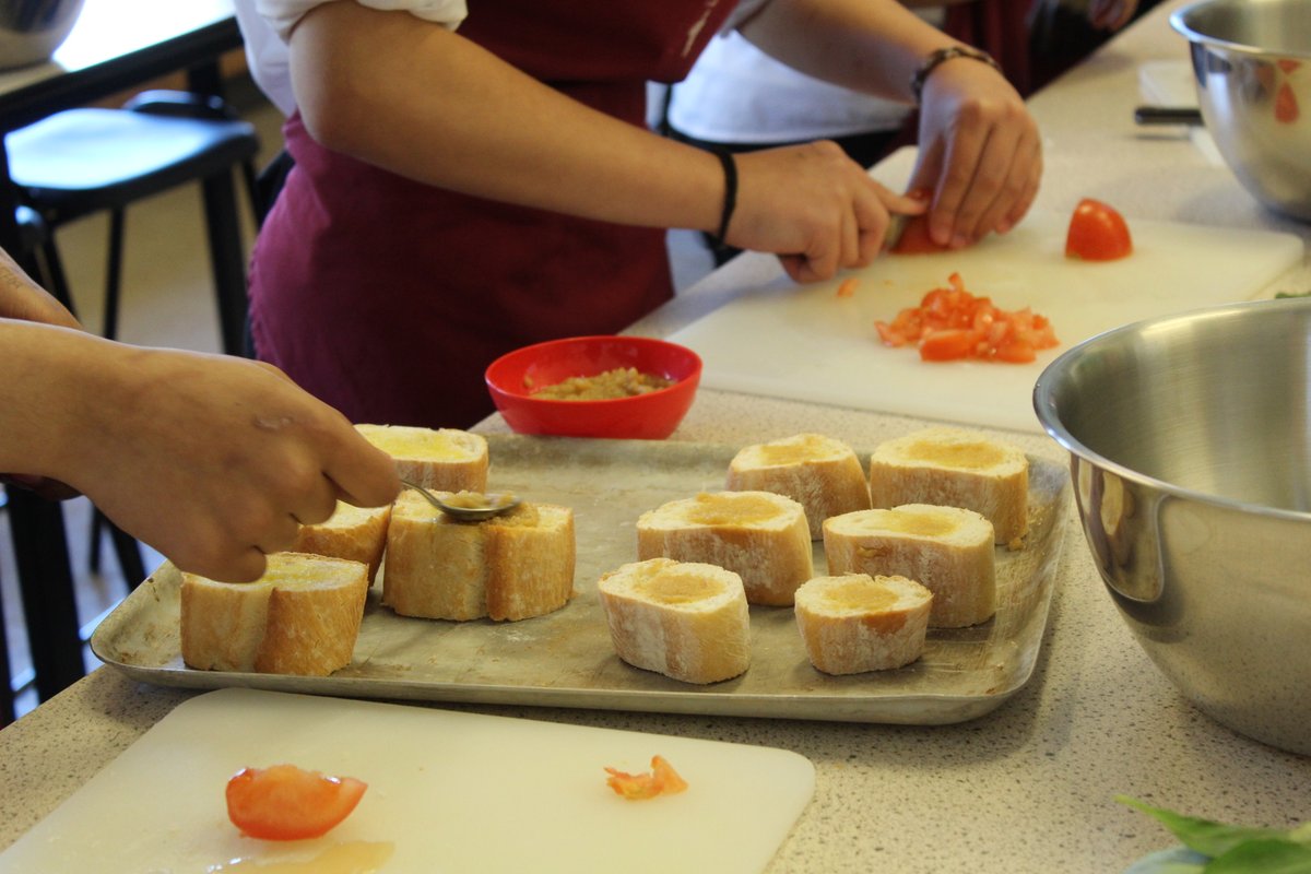 BiddenhamIntSch's tweet image. Year 8 students enjoying making bruschetta this morning #freshtomatoes #garlicbread#smellsdelicious