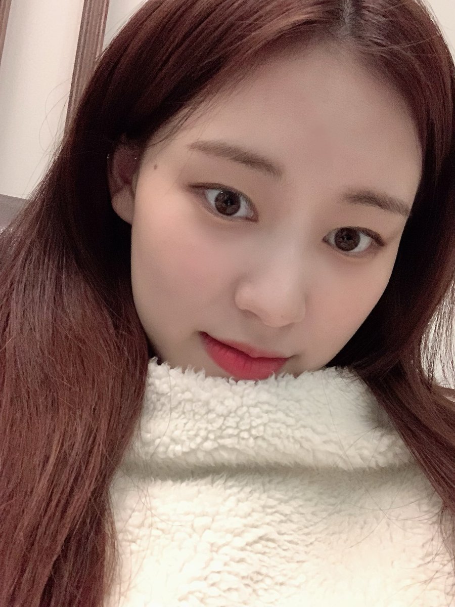 [🦊🌎] 📸 2021.10.05

" 담요가 필요한 날씨😬 "

#ELLY #엘리 #위키미키