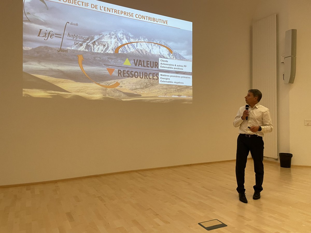 Démarrage de la conférence de <a href="/FBonnifet/">Fabrice Bonnifet</a>  à <a href="/Centralelille/">Centrale Lille</a>  sur les 5 piliers de l’entreprise contributive <a href="/GroupeBouygues/">Groupe Bouygues</a> «  c’est la science qui a raison et non le marché «  selon <a href="/FBonnifet/">Fabrice Bonnifet</a>