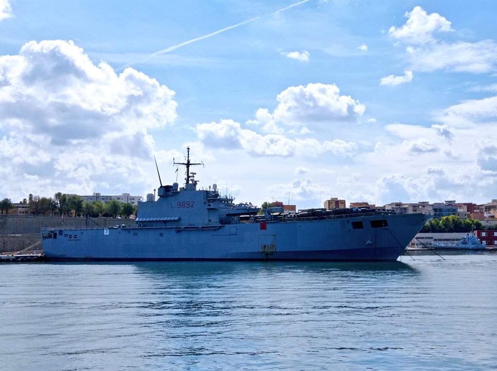 FlMichele69's tweet image. #OpenSea2021 air-naval/amphibious exercise @ItalianNavy🇮🇹 started yesterday and will end on October 27th
Assets:
21🚢🇮🇹/9AlliedNavies
3 SS🇮🇹
4🛩️⚓#AV8Bplus
4✈️#P72 @ItalianAirForce 
3✈️⚓#P180
15🚁⚓#NH90 #AW101 #AB212
2🚁 #A129 @Esercito
#SanMarcoBrigade ⚓
Engaged Military 4000