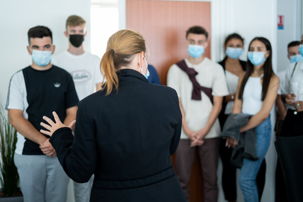 AdenesAcademy's tweet photo. #Alternance🔴 Cette semaine, nos #étudiants sont de retour en #entreprise ! Ils sont tous répartis parmi nos différentes filiales 👍

▶️ Nous souhaitons une bonne semaine à nos étudiants 😉

#adenesacademy #assurance #ndrc #Rentree2021 https://t.co/VCbVwrUwt8