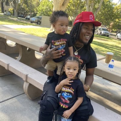 Chaney_Mtk's tweet photo. Me n da gang #NewProfilePic https://t.co/IvE5HAQNP3