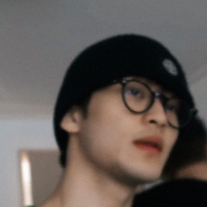 李J tweet media