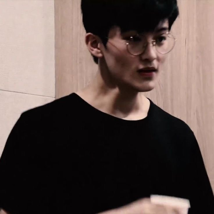 ใส่แว่นแล้วทรงพลัง