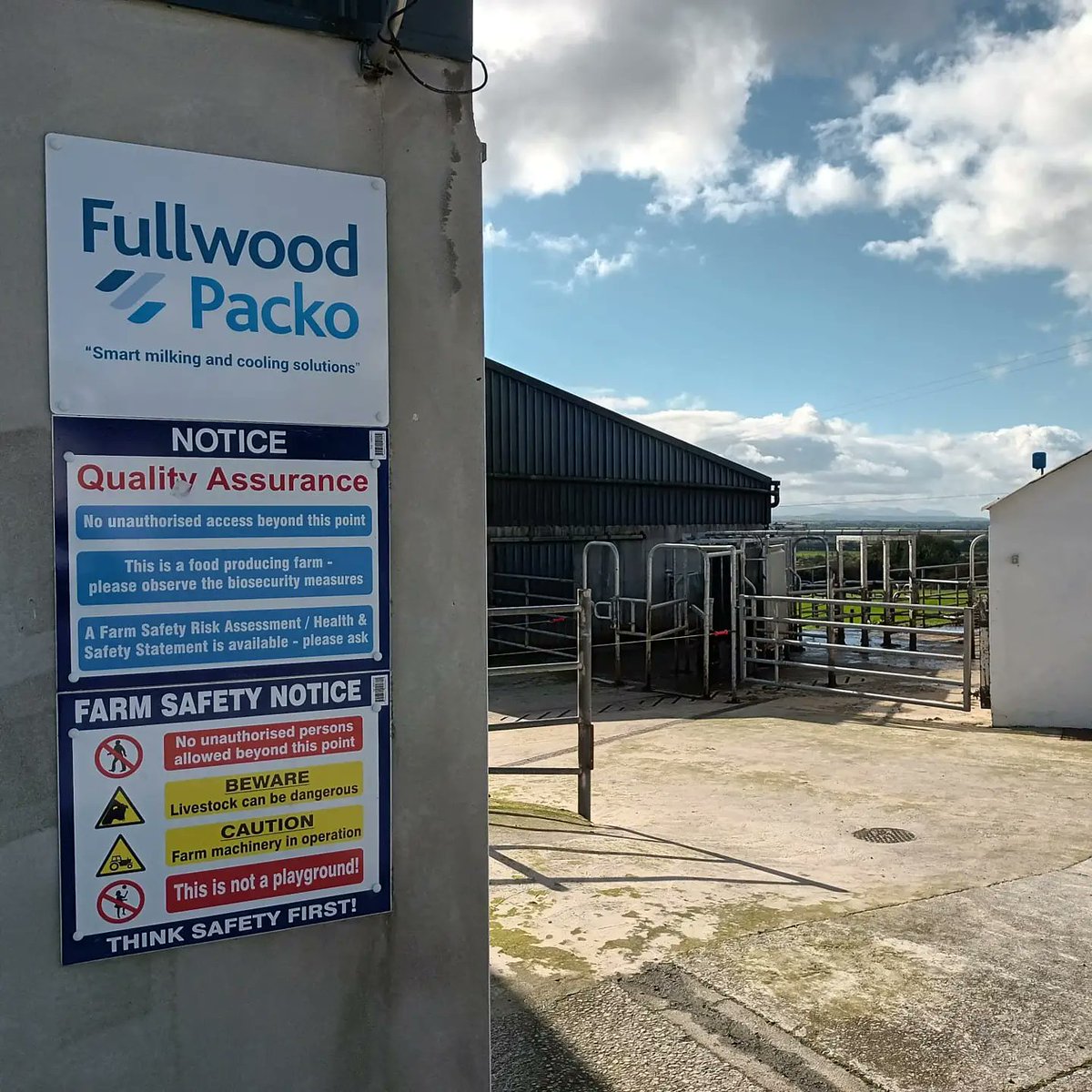 michaeldowney6's tweet photo. On farm yesterday for @FullwoodPackoIE in Co Kerry. Lovely tidy efficient and low cost conversion of a suckler farm back into dairying. Single robot, abc grazing with just some buffering at the shoulders of the year. #grasstomilk #roboticmilkingIreland #happyfarmer #abcgrazing https://t.co/VpgSSou04a