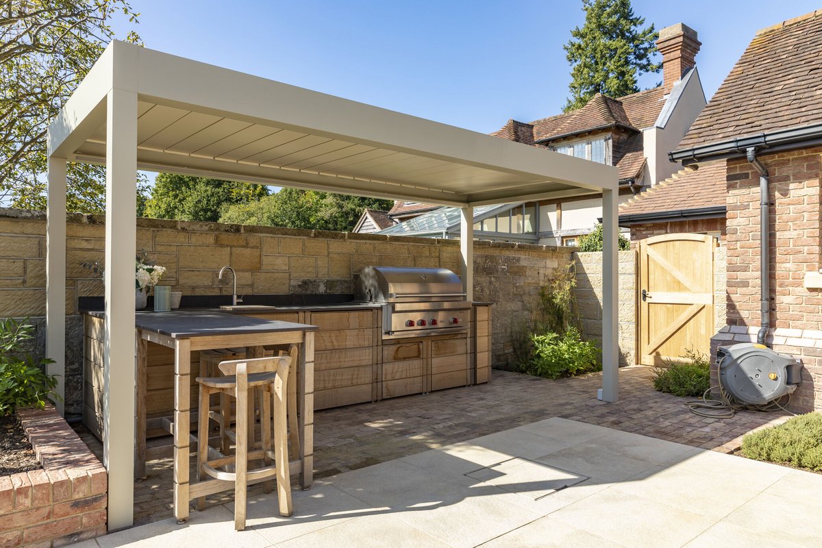 Our #CamargueSkye #aluminiumpatioroof has adjustable #louvres as well as a #retractableroof section. This makes it the ideal system for use over #outdoorkitchens for high levels of ventilation.

Visit the IQ Outdoor Living website for more info >>>  bit.ly/3l1Jcbm