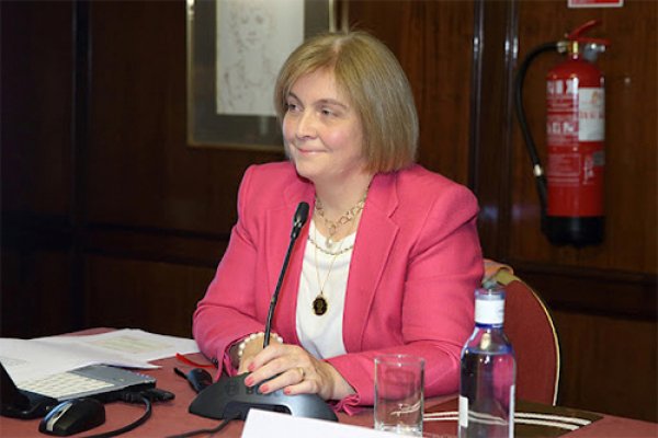 UAHes's tweet photo. La profesora, Anne Marie Garvey, recibe el segundo Premio @estudiosCEF en la categoría de Contabilidad. "Es un gran honor ser galardonada con uno de los #PremiosCEF. Son muy prestigiosos en el ámbito de las ciencias sociales", afirma la investigadora. https://t.co/9UEMMZVQ6z #UAH https://t.co/Fgx6GoIIUj