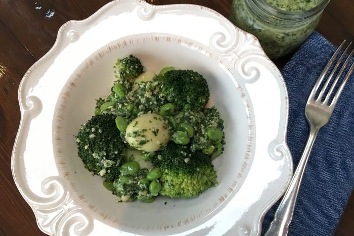NutritionPurely's tweet photo. This year’s #HarvestFestival is coming up, join our farmers in giving thanks for a good harvest by cooking up Easy Greens and Pesto Potatoes. This dish is perfect for this time of year, using seasonal broccoli and potatoes!
https://t.co/neQny6JCdb
#InspiringHealthyKids #Greens https://t.co/QpytBLgN9h