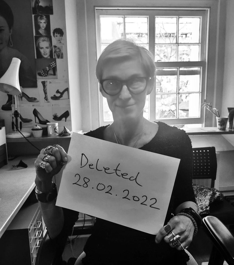 GoldsmithsUCU's tweet photo. Day 3 of our #NoJobCuts week of action. Members at @GoldsmithsUoL are asking SMT to guarantee no redundancies and for @LloydsBank and @NatWestGroup to #OpenTheBooks so we can see how much profit they're hoping to make from management's attack on the humanities. Join in! https://t.co/rhgEBr4lNA