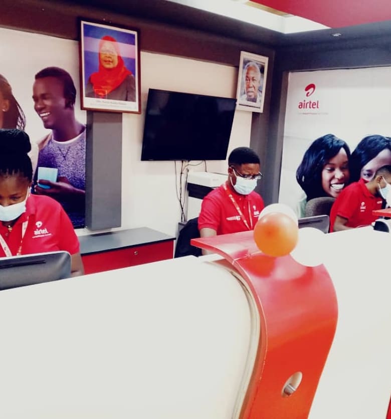 airtel_tanzania's tweet image. Wafanyakazi kitengo cha huduma kwa mteja wakiwa tayari kabisa kukuhudumia. 
Heri ya Wiki ya huduma kwa mteja. Karibu sana katika maduka yetu yaliyoenea kote nchini. 
#HappyCustomerServiceWeek
#CSWeek21
#ThePowerOfService
#Airtel