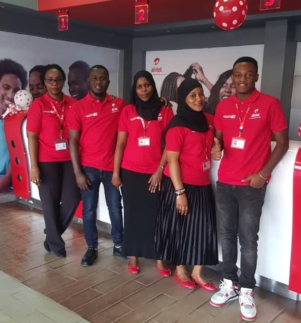 airtel_tanzania's tweet image. Wafanyakazi kitengo cha huduma kwa mteja wakiwa tayari kabisa kukuhudumia. 
Heri ya Wiki ya huduma kwa mteja. Karibu sana katika maduka yetu yaliyoenea kote nchini. 
#HappyCustomerServiceWeek
#CSWeek21
#ThePowerOfService
#Airtel