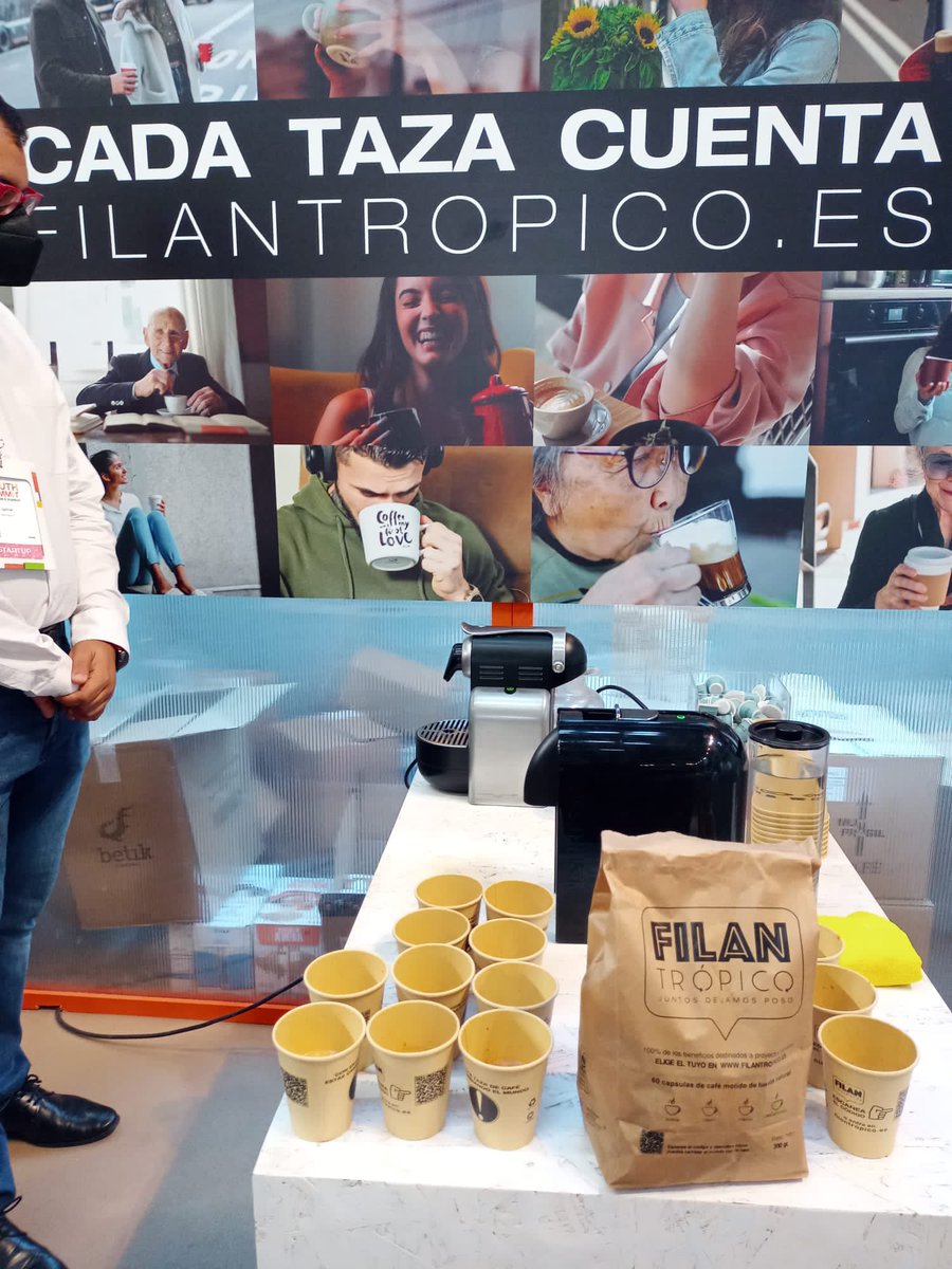 Filantropico_es's tweet photo. Segundo día de #SouthSummit2021 y aquí seguimos con los amigos de @FundacionJuan23 para daros a conocer nuestro café con valores
#CadaTazaCuenta https://t.co/FYI5O7YcOl