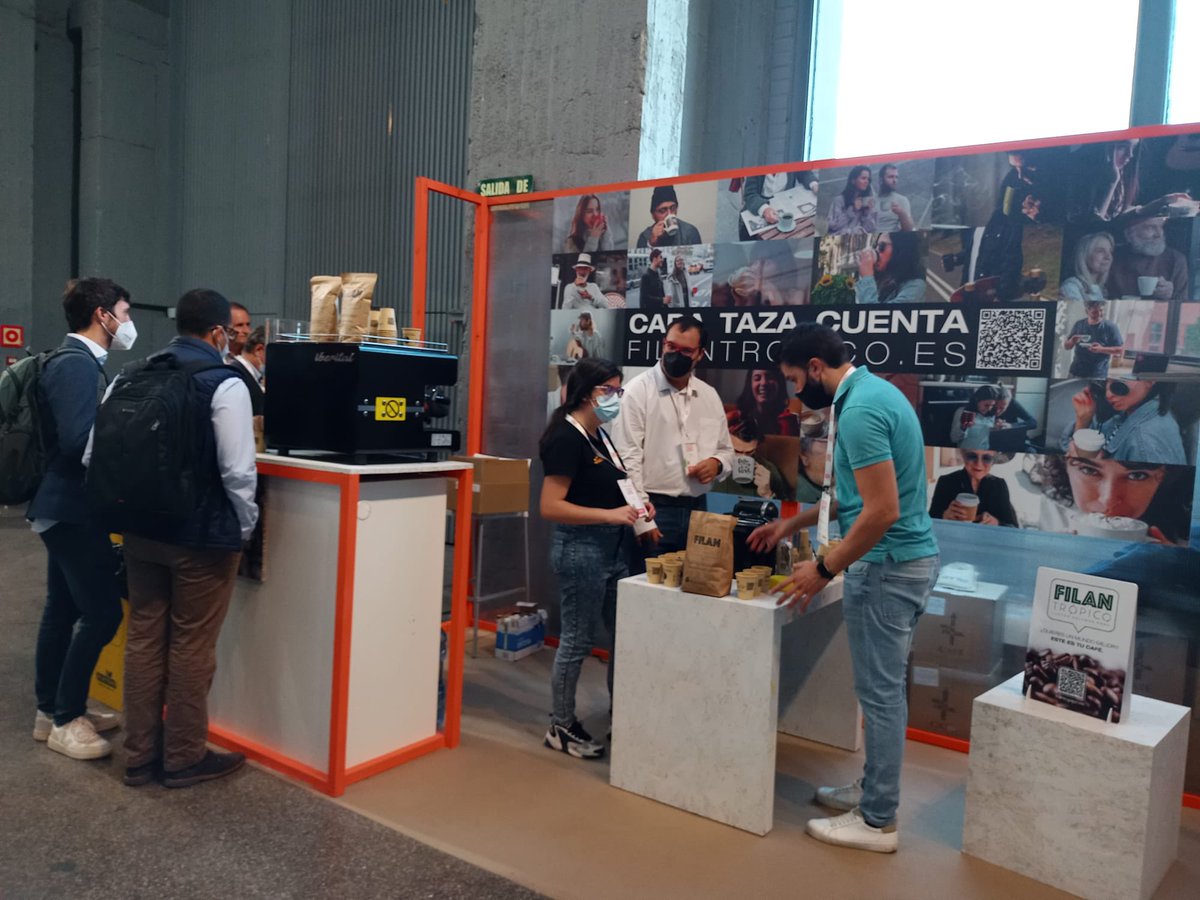 Filantropico_es's tweet photo. Segundo día de #SouthSummit2021 y aquí seguimos con los amigos de @FundacionJuan23 para daros a conocer nuestro café con valores
#CadaTazaCuenta https://t.co/FYI5O7YcOl