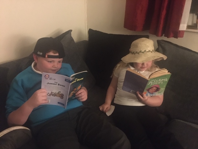 6HM_HCA's tweet photo. 📕We start the day today with an absolutely marvellous picture of Daniel &amp; Eliza reading their home readers together and wearing hats! Well done both of you, this really made me smile! 😀 📕 @HighCragsPLA @5PA_HCA https://t.co/licCrgna3H