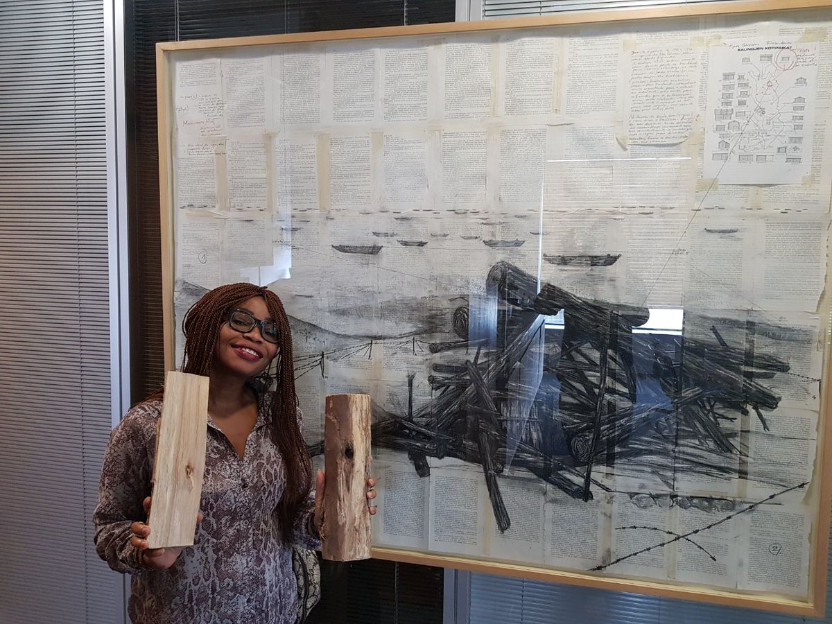 SHIRLEYCSHINE's tweet image. Holding two pieces of wood salvaged from a Norwegian ship.
#Wellnessandlearning