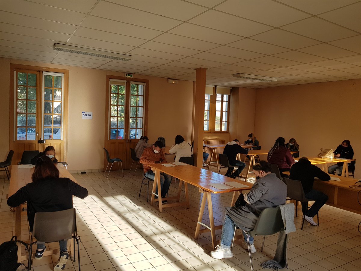 #Tousmobilisés En ce moment à La Châtre, #recrutement avec les collègues MRS pour l'ouverture prochaine d'un magasin ACTION.
Plusieurs sessions programmées, des opportunités pour tous #1jeune1solution <a href="/Eliseverriere/">Elise-Laure VERRIERE</a> <a href="/IsabellePirot/">Isabelle Pirot</a> @poleemploi_RCVL