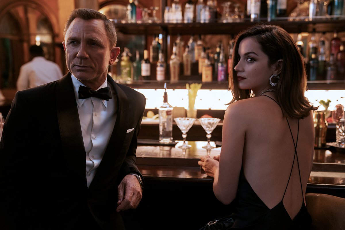SeriesUpdateFR's tweet photo. Le film James Bond #MourirPeutAttendre avec Daniel Craig, Ana de Armas et Rami Malek est disponible à partir d'aujourd'hui au cinéma. https://t.co/8IGYmVzcVC