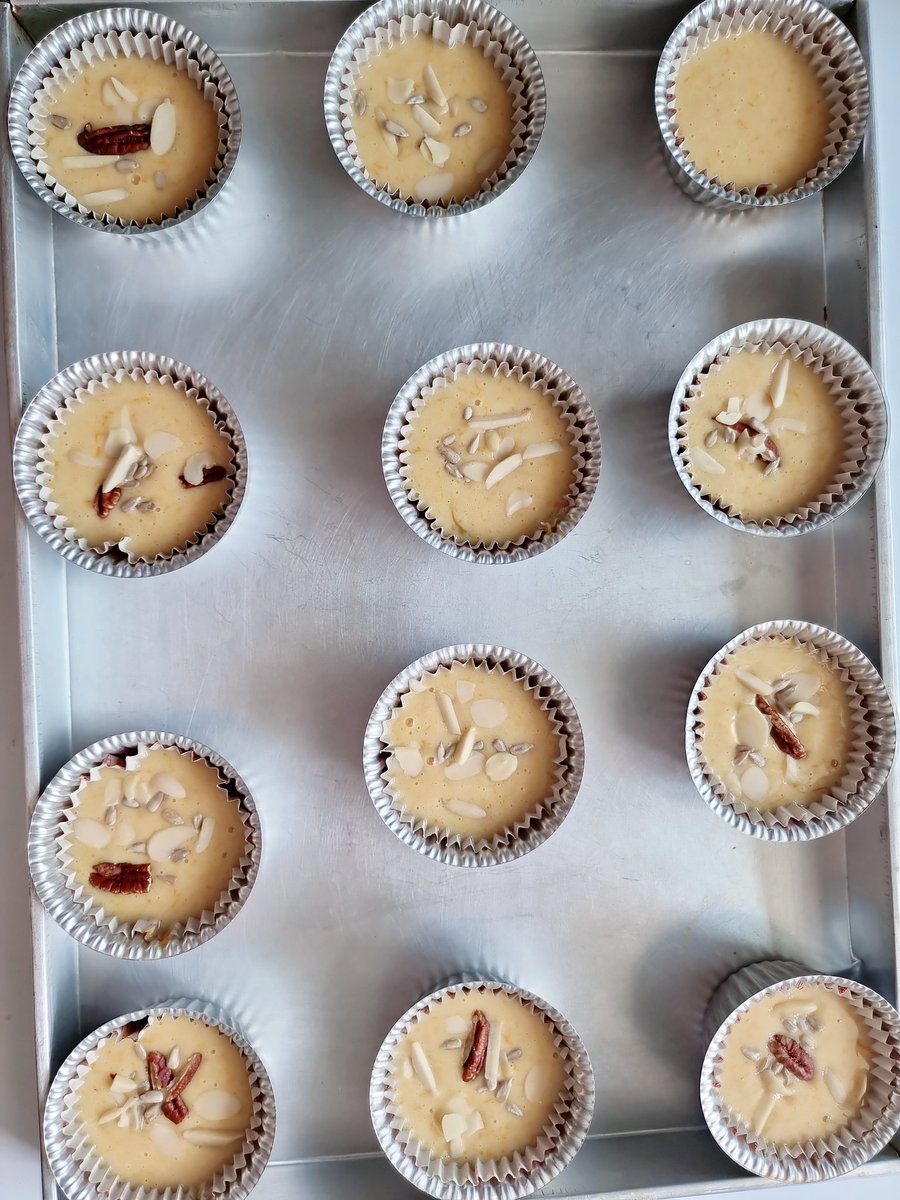 ThanyasornK's tweet photo. วันนี้ เค้กฟักทองคะ
Pumpkin Cake
#myhomemade https://t.co/e7Z8vb0qHy