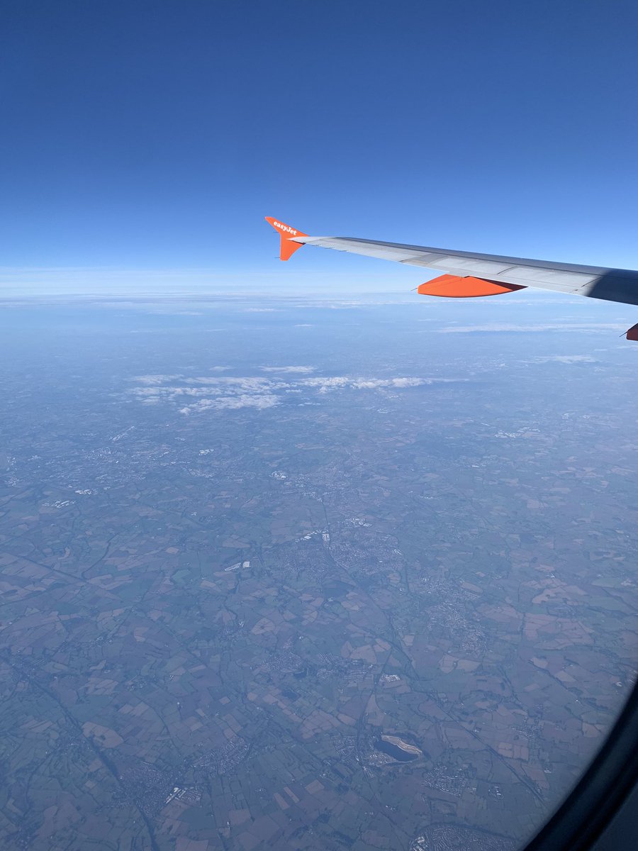 Stephen110's tweet photo. #easyjet Replenishing the coffers … change the size of cabin baggage, to create extra revenue and chaos at departure gates … we all acknowledge the current challenges… just price clearly and fairly your customers aren’t stupid #easyjet https://t.co/Pp4RWd2WsU