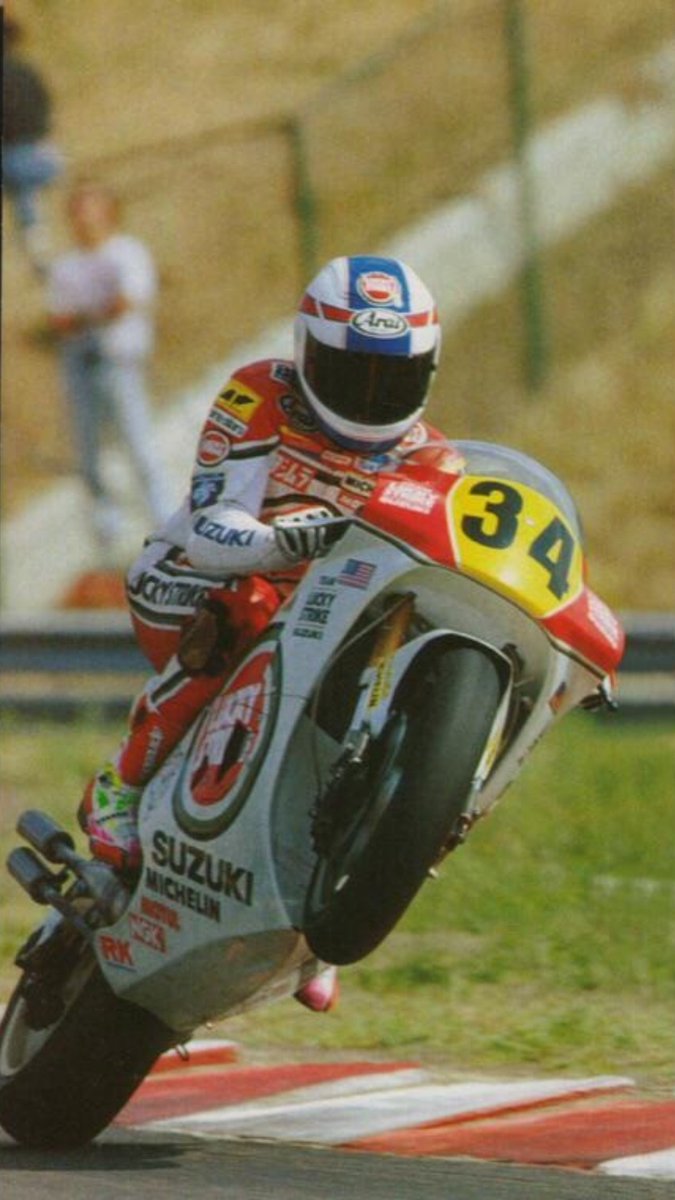 Motoblouz_es's tweet photo. Happy #WheelieWednesday con una leyenda del motociclismo como @KevinSchwantz ✊✊.

#EnjoyTheRide #Motoblouz #WheelieWendnesday #KevinSchantz https://t.co/kuAkBa6YIX