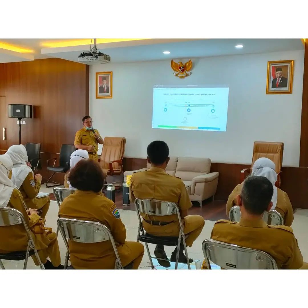 Disdagin Bandung, melaksanakan rapat kerja keluarga besar Disdagin Bandung. Dipimpin oleh Sekdis Dagin Bandung Bapak Dedi Priadi Nugraha,S.IP, M.Si, dan diarahkan oleh Kepala Dinas Perdagangan dan Perindustrian Kota Bandung Ibu Ir. Hj. Elly Wasliah