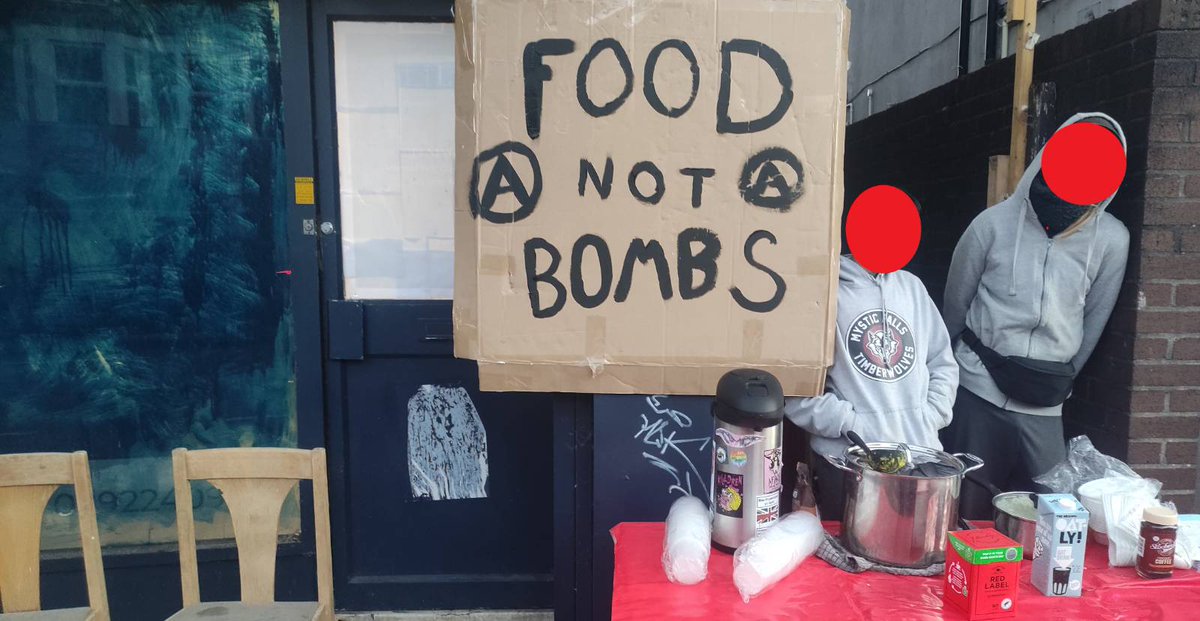 folks doing food not bombs outside the squat on albany road last night! 💘🍲