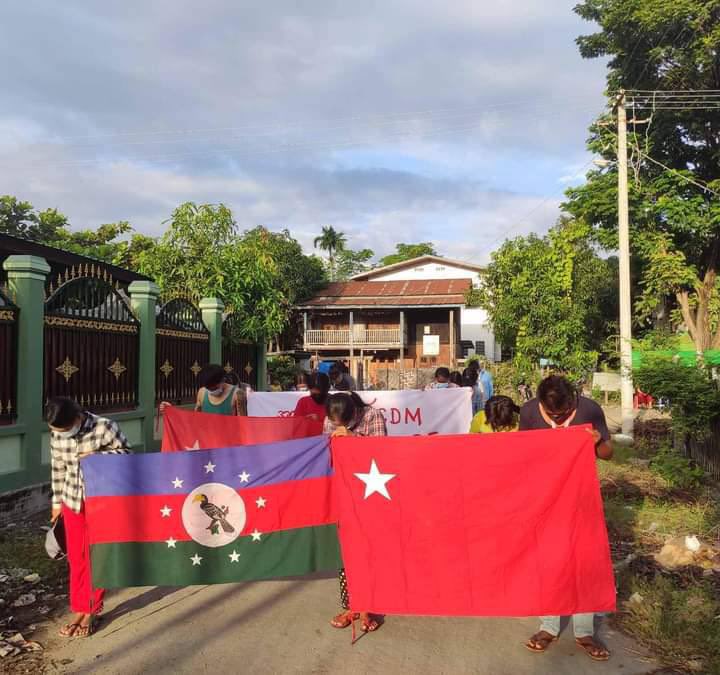 Chaw_C_K's tweet photo. Locals of Kalay Tsp marched by holding banners against Genocidal Military as their 241 consecutive days of protest &amp; paid respects to CDM heroes &amp; PDF comrades. LEGALIZATION OF NUG #Oct6Coup #WhatsHappeningInMyanmar https://t.co/jrDPxEgXGl