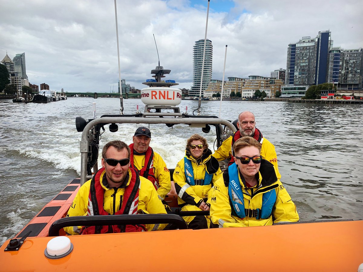 Trainee members of @hm_coastgaurduk came to see our patch to understand what’s at the other end of the radio during SAR operations

When they finish training, Jools &amp; Hannah will be part of a network of emergency services working together to keep the #thames safe 24/7

#RNLI