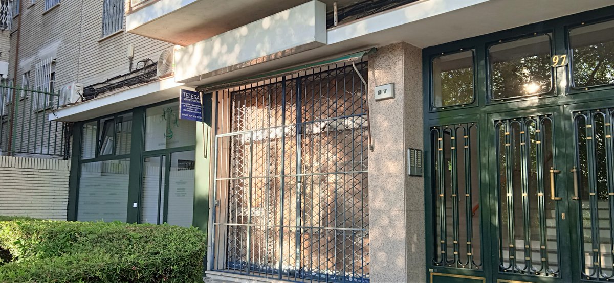 #SeAlquila local comercial diáfano en planta calle en la Avenida de #Moratalaz. Amplio escaparate con estancía diáfana y un aseo. Ideal como #oficina comercial o #despacho, almacén o cualquier otro uso. idealista.com/inmueble/95509… #Madrid #Inmobilaria #Retail