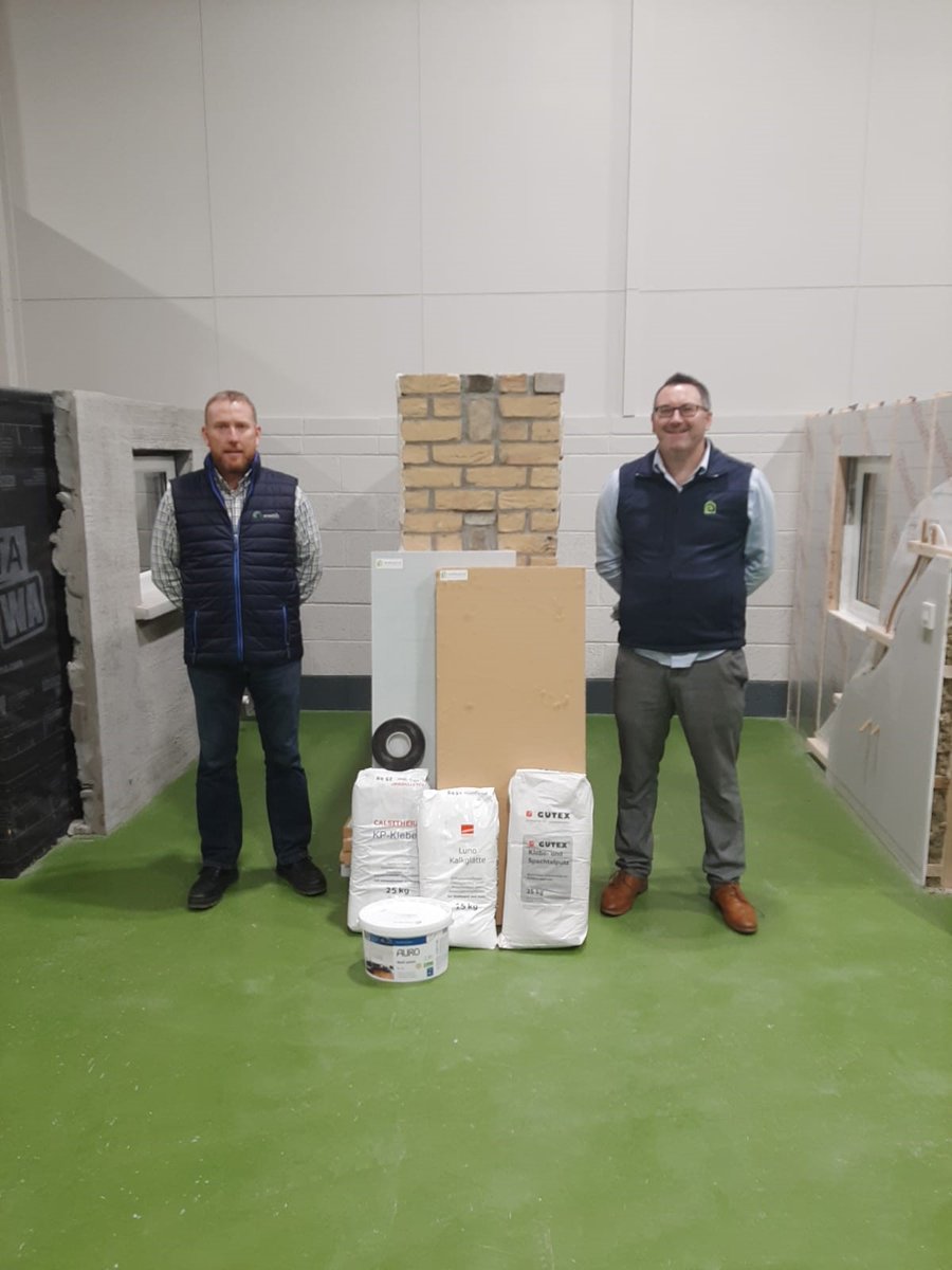 ecologicalbuild's tweet photo. Happy to help out with @proclima #Aerofixx training at the @WWETBofficial #retrofit centre. Liquid airtight membranes really come into their own in retrofit scenarios. Great to see #Auro paint and @Gutex_Daemmung and #Calsitherm boards featured too.
https://t.co/PHtj7DzNHS https://t.co/VY9k3zOXZT