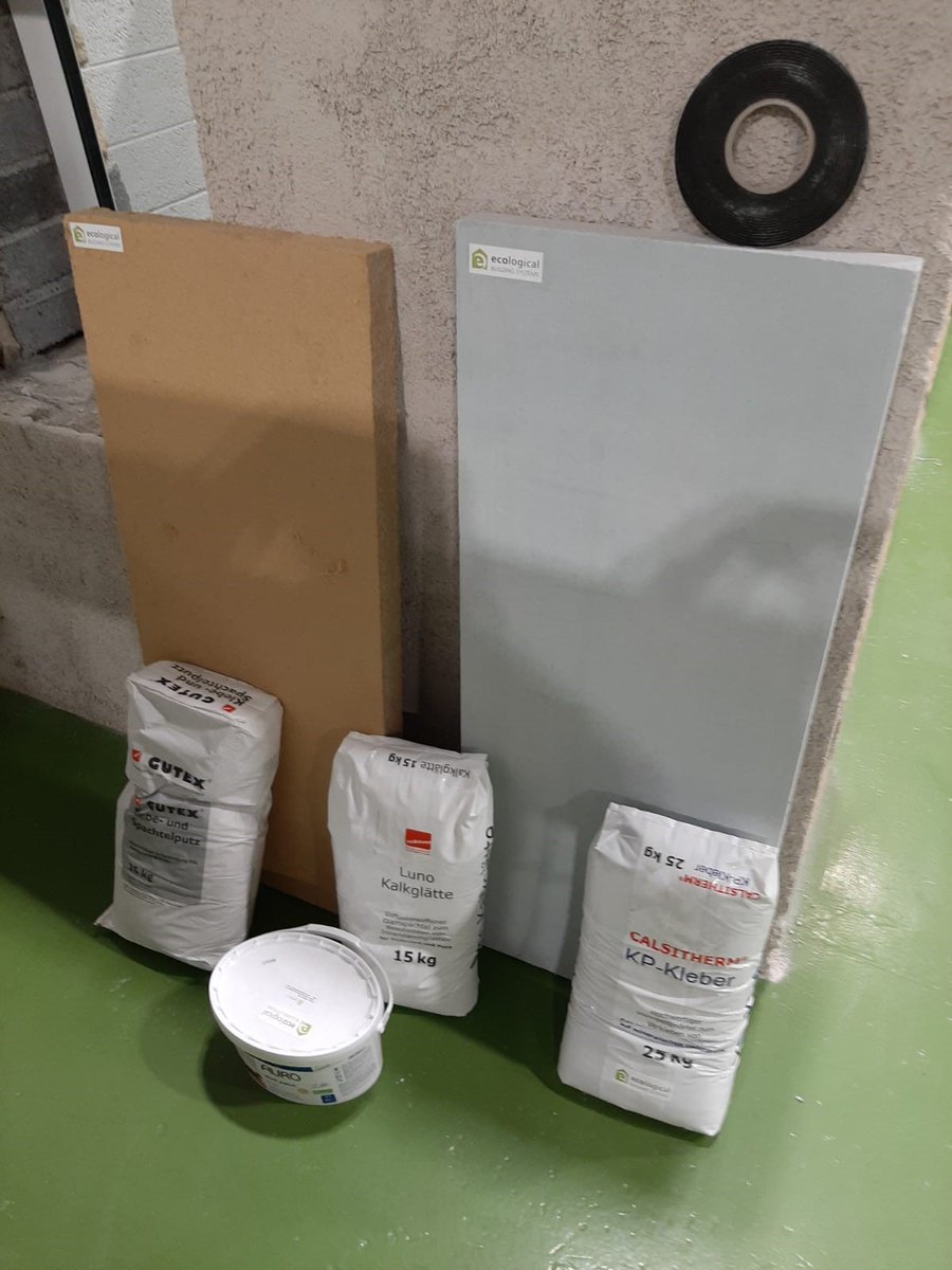 ecologicalbuild's tweet photo. Happy to help out with @proclima #Aerofixx training at the @WWETBofficial #retrofit centre. Liquid airtight membranes really come into their own in retrofit scenarios. Great to see #Auro paint and @Gutex_Daemmung and #Calsitherm boards featured too.
https://t.co/PHtj7DzNHS https://t.co/VY9k3zOXZT