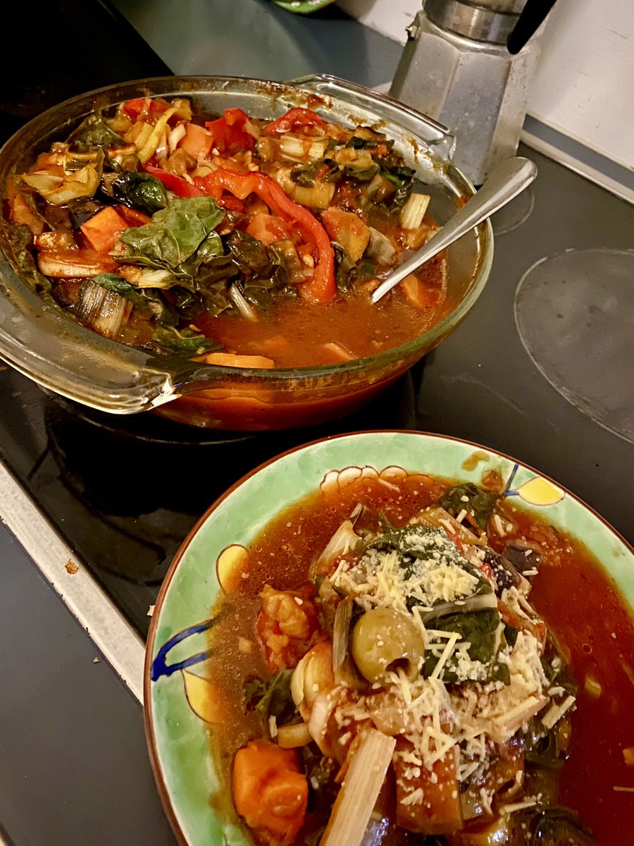 AnnIeVnewie's tweet photo. Was so inspired with last nites episode of #howtoliveyounger that I cooked a Mediterranean dish with sweet potato, spinach, topped with 🍋 https://t.co/xJgb1LUtEj