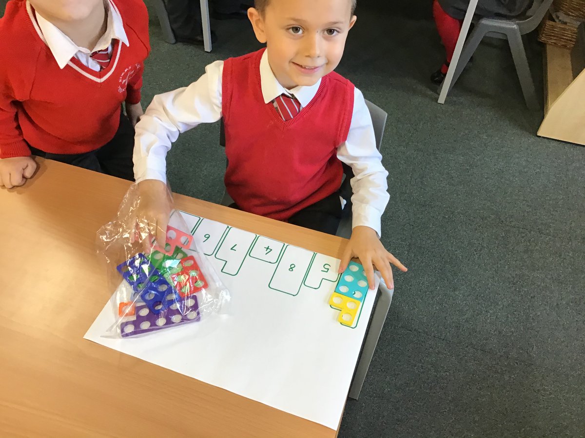 KingswayPAYear1's tweet photo. Year 1 are really enjoying Numicon city. This is helping us with our number bonds within 10. #SimmsCrossMaths @first4maths https://t.co/ajAjUHvSgY