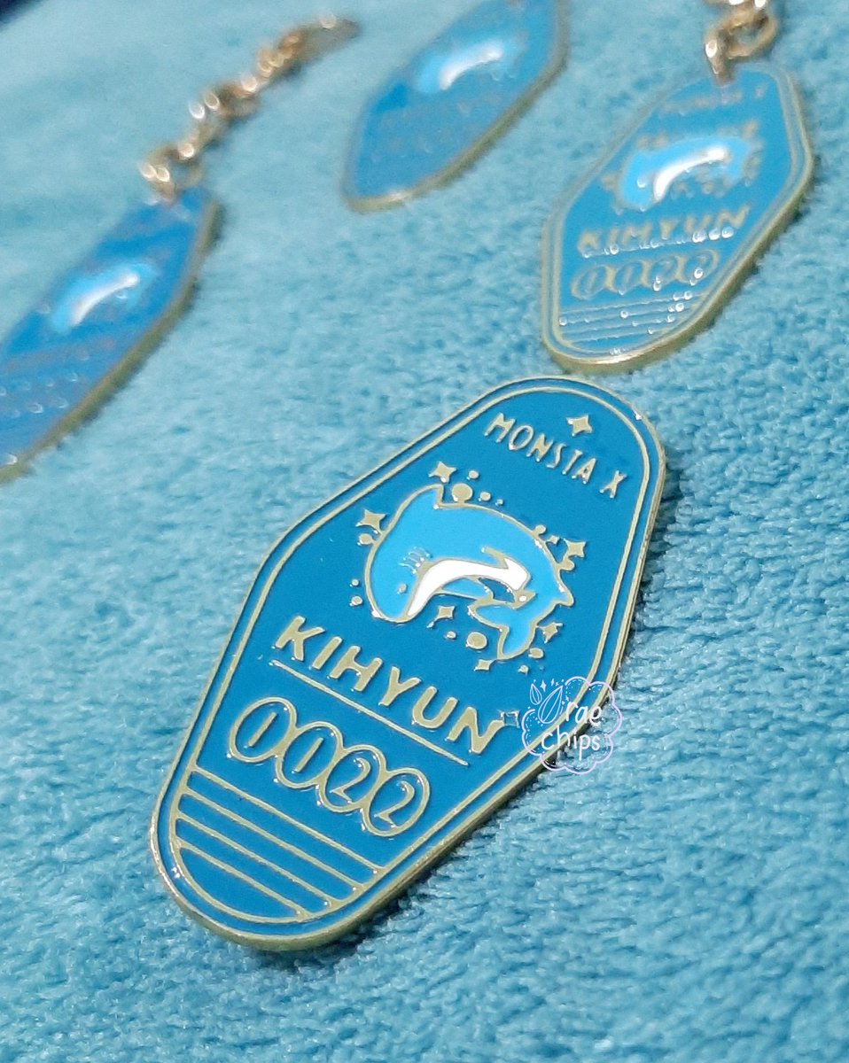 imxinterstellar's tweet image. #imxinterstellarupdates
the final samples of the keyrings from the midnight idol inspired check-in merch by @rae2154 are here and they look amazing 🌙💕