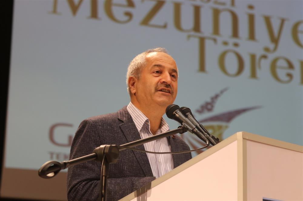 gtucevre's tweet photo. 2020-2021 Mezuniyet Törenimiz
Gebze Belediyesi, mezuniyet töreninde özel hediyeler vererek bizi onurlandırdı. Çevre Sorunlarına çözüm bulmanın acil ve önemli olduğu bu dönemde başta Sayın Belediye Başkanı Zinnur Büyükgöz olmak üzere  Gebze Belediyesine teşekkürlerimizi sunuyoruz. https://t.co/c5uosn3W1B
