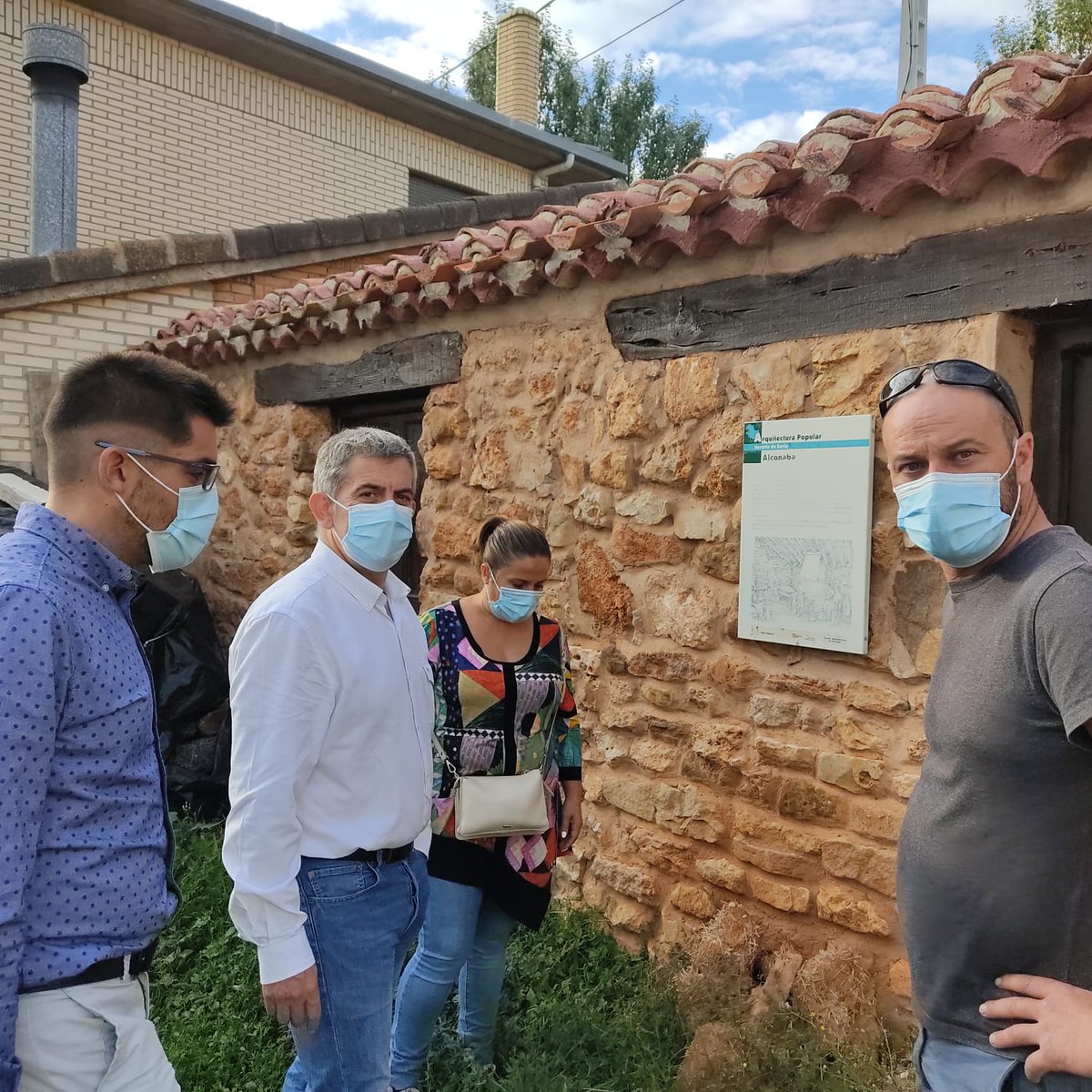 PSOESoria's tweet photo. 📍Con el alcalde de #Alconaba, Víctor Barca   conocemos los proyectos: 
  ✔️#energíasrenovables y huertos solares
  ✔️parcelas destinadas a #viviendas para asentar población 
 ✔️rehabilitación de la fragua como #Museo  
Paseamos por #Tapiela
🚗Encuentros con alcaldes 
#SomosSoria https://t.co/Q4fvIJ8uhN