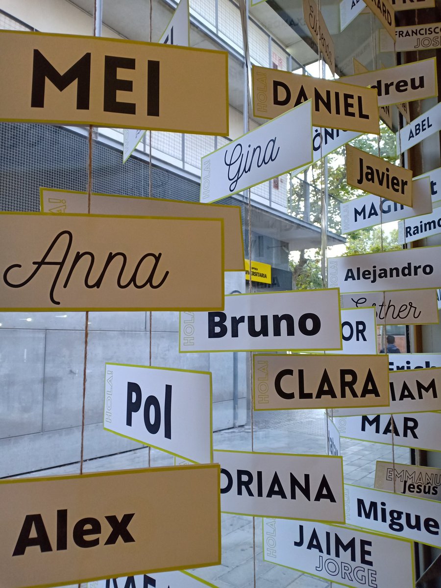 MHAlvarezSuau's tweet photo. A la @BibUPCVILANOVA així diem hola, pel seu nom real, a l'estudiantat de primer quan entra a la biblioteca. Benvingut nou curs 2021-22! https://t.co/yTCslYTVFs