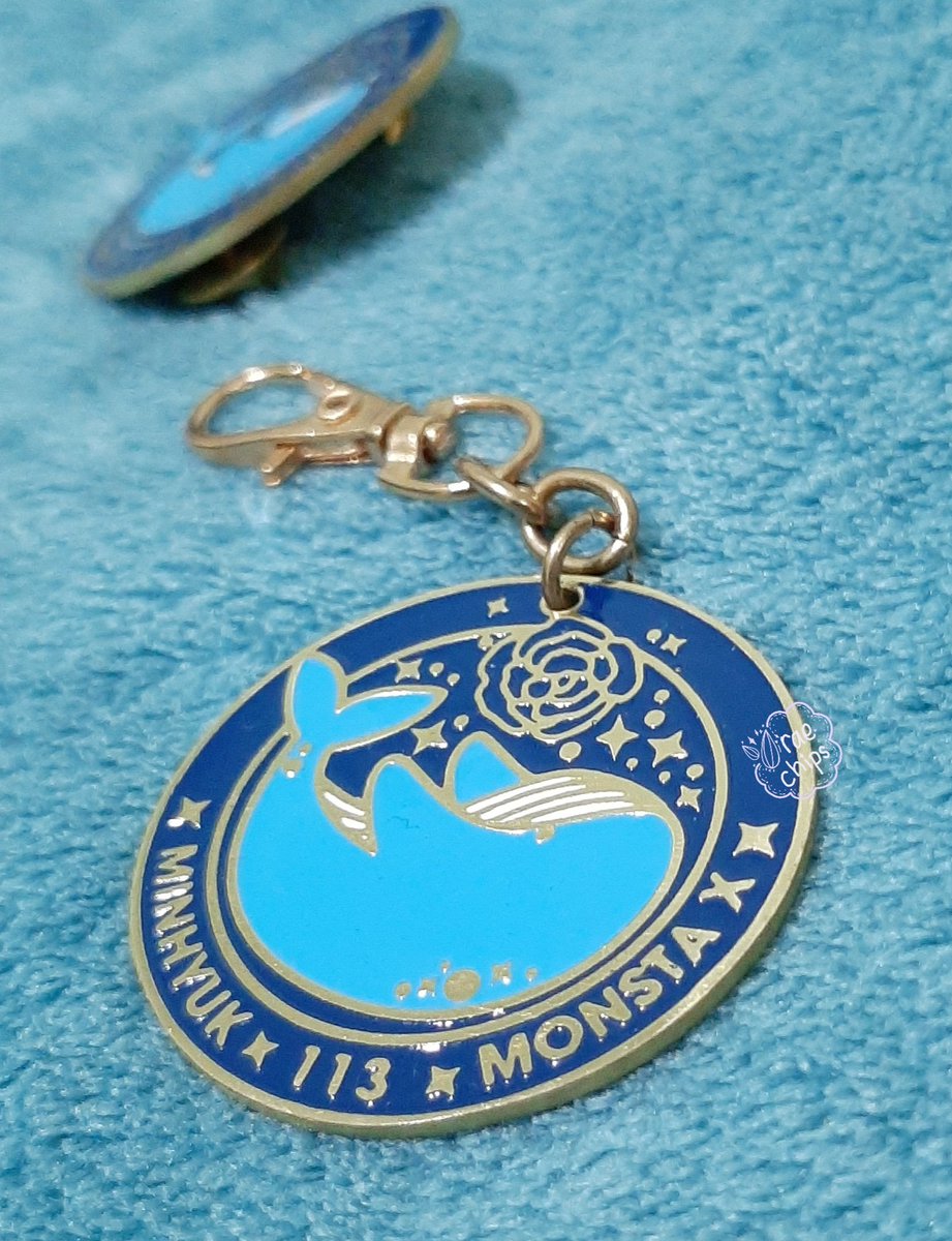 imxinterstellar's tweet image. #imxinterstellarupdates
the final samples of the keyrings from the midnight idol inspired check-in merch by @rae2154 are here and they look amazing 🌙💕
