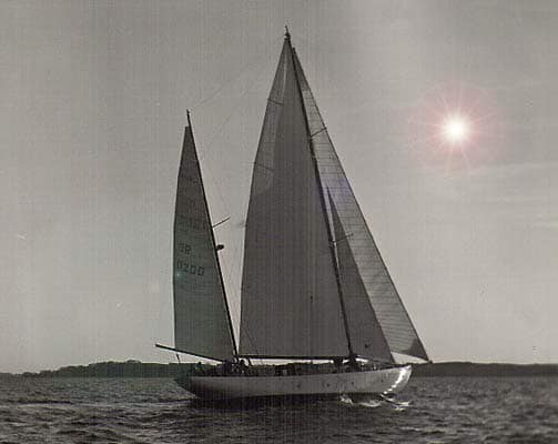 OrdingBlocks's tweet image. Teak blocks with alu-bronze fittings for the sheets and stand-up blocks with camcleat for the backstays and as guided blocks for the for sails.
we also made alu-bronze fittings for the boom and and a traveller. all this for a classic 19-meter ketch the San Dominigo