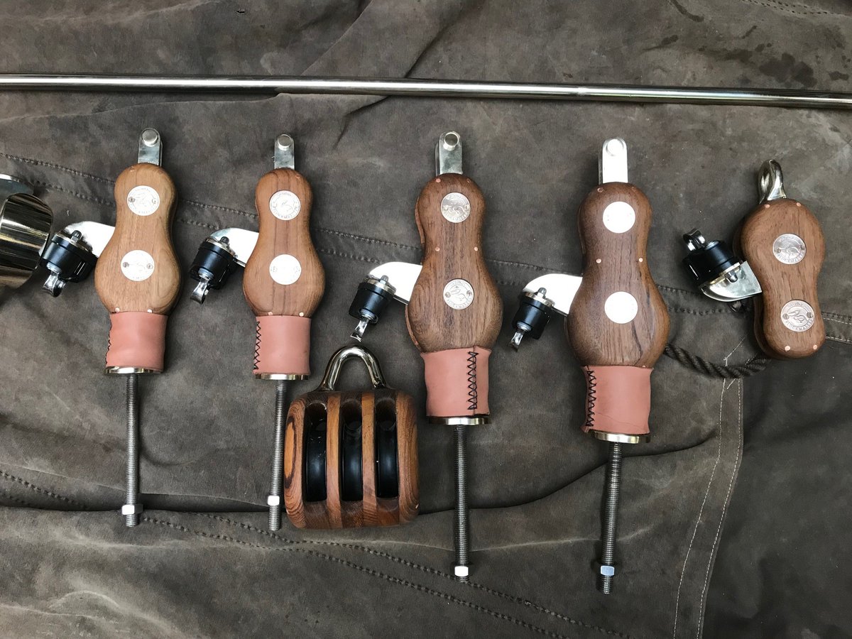 OrdingBlocks's tweet image. Teak blocks with alu-bronze fittings for the sheets and stand-up blocks with camcleat for the backstays and as guided blocks for the for sails.
we also made alu-bronze fittings for the boom and and a traveller. all this for a classic 19-meter ketch the San Dominigo