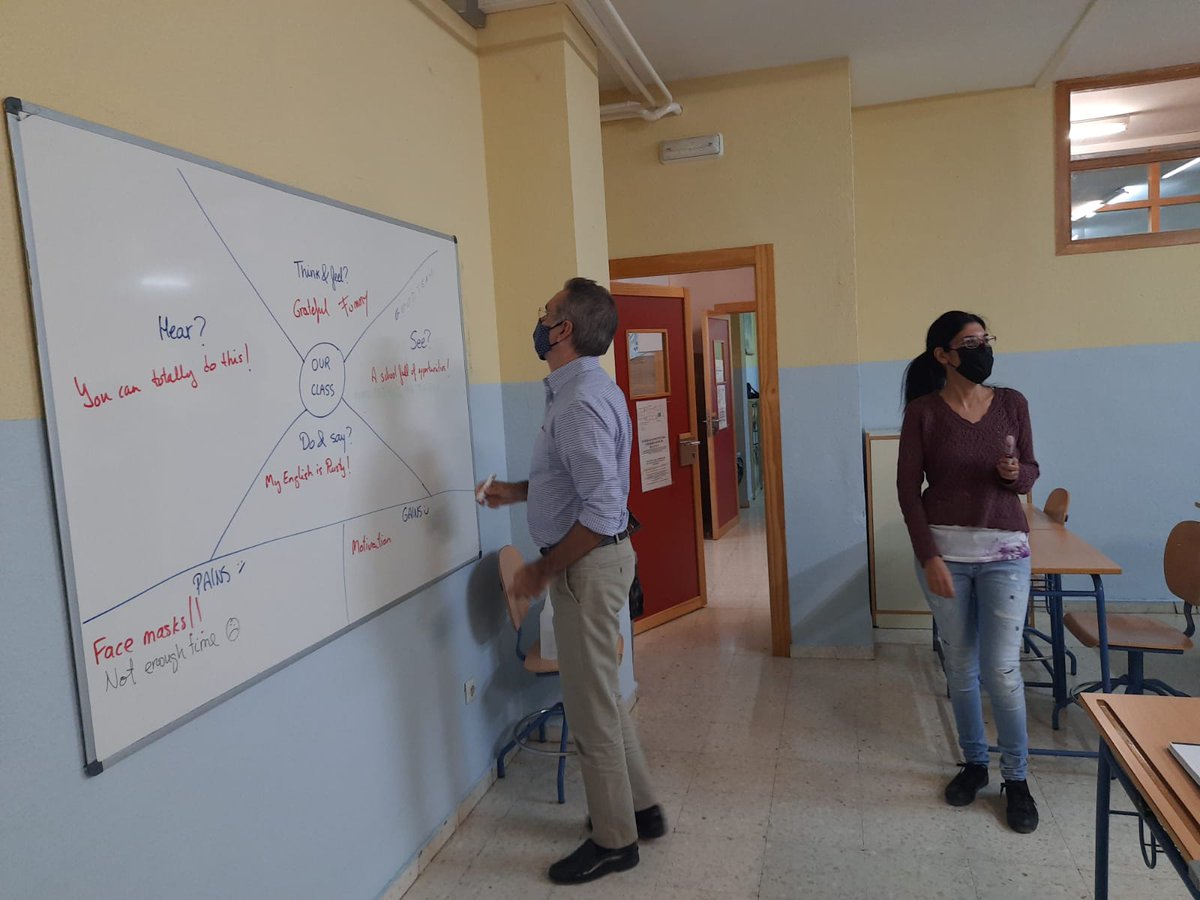 EoiRemfry's tweet photo. Primeros pasos con #designthinking en el monográfico sobre dinámicas grupales! #empathymaps Mapas de empatía, expresión e interacción oral. #Linares #English #EOI https://t.co/UQs0DM4orh