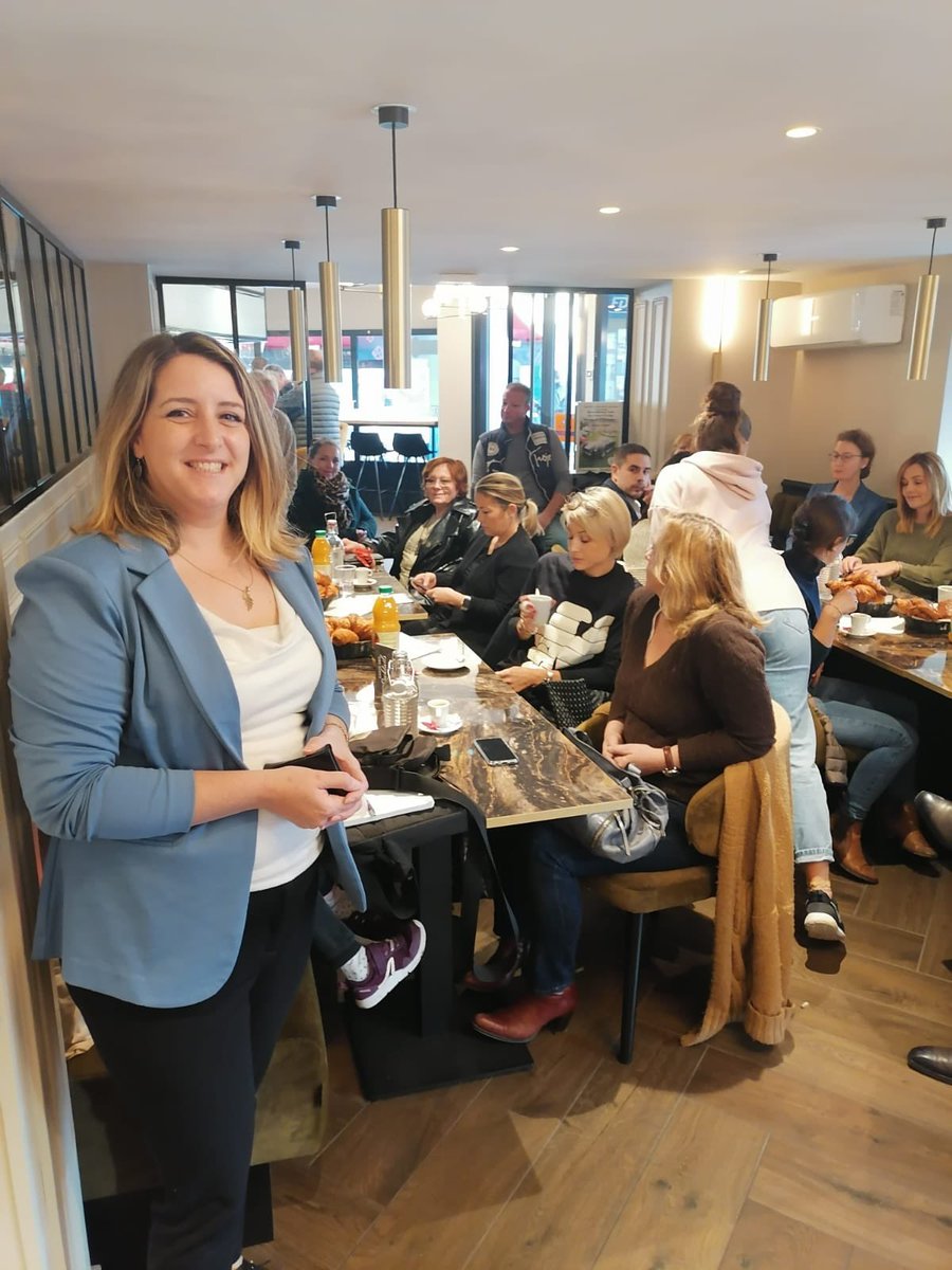 moulanicolas's tweet photo. Café rencontre au Diane avec les commerçants de #lamorlaye en partenariat avec Olivia Taoufik de la #ChambreDeCommerce et Guillaume Pichot de Communauté de Communes de l'Aire Cantilienne #commercedeproximite #coeurdeville https://t.co/LnVjzhLuAF