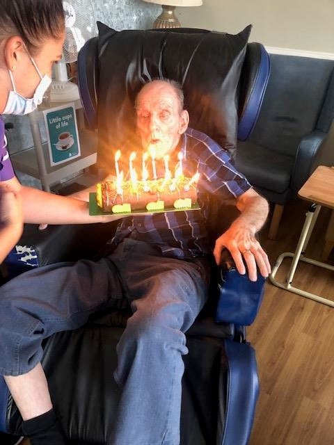 Life's a party at Orchard Lodge 🎉 Residents and staff celebrated Alan's birthday with some karaoke, dancing, and party food!

Happy birthday Alan! 🎈