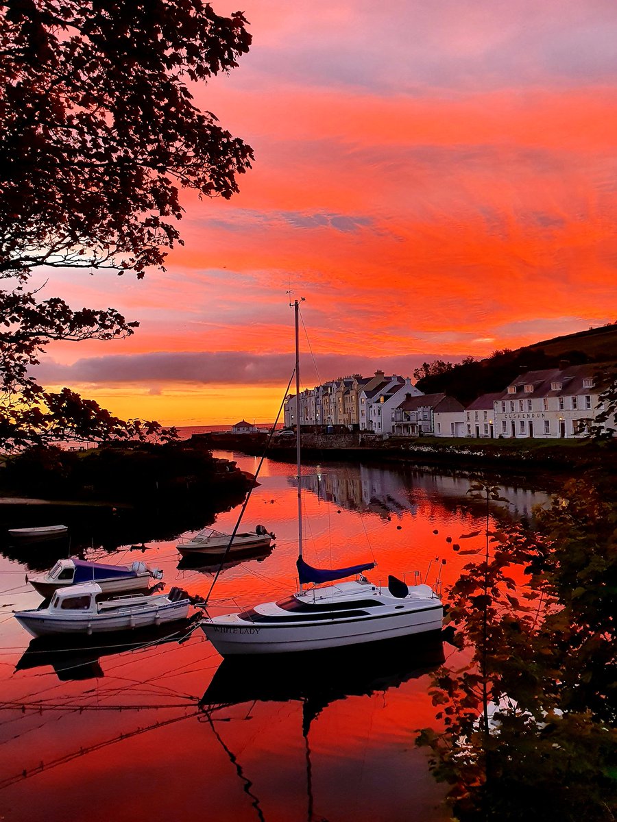 To good not to share, from front door of bar this morning 7.26am

#traditionalIrishpubs 
#sunrise #cushendunbay #keepthelightson 

<a href="/barrabest/">Barra Best</a> <a href="/HospUlster/">HOSPITALITY ULSTER</a> <a href="/NITouristBoard/">Tourism NI</a>
