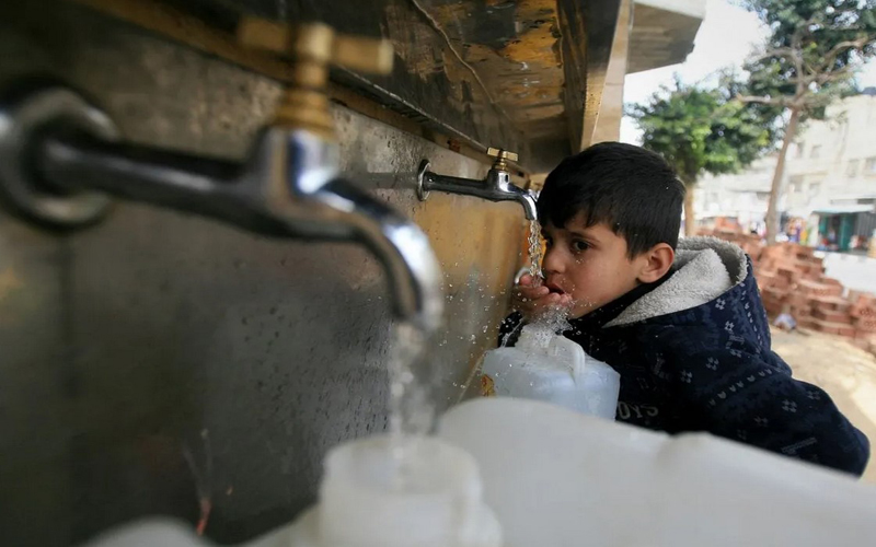 Waqtnewstv's tweet photo. غزہ کی 97 فی صد آبادی زہریلا پانی پینے پرمجبور
https://t.co/dx7OJamkjk
#Gaza #PalestiniansLivesMatter #Palestininian #Water #WaterCrisis #Undrinkable @Water @UN @WHO @PalestinePMO @DrShtayyeh https://t.co/b93Cm70g9I
