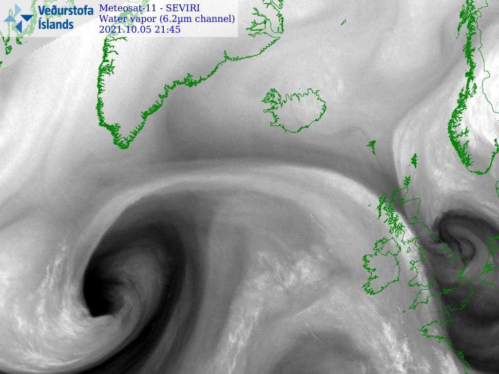 Superbe transition extratropicale de l'ancien #ouragan #Sam, actuellement dans l’Atlantique nord et se dirigeant vers l’#Islande et le #Groenland. Image satellite vapeur d’eau. #HurricaneSam 