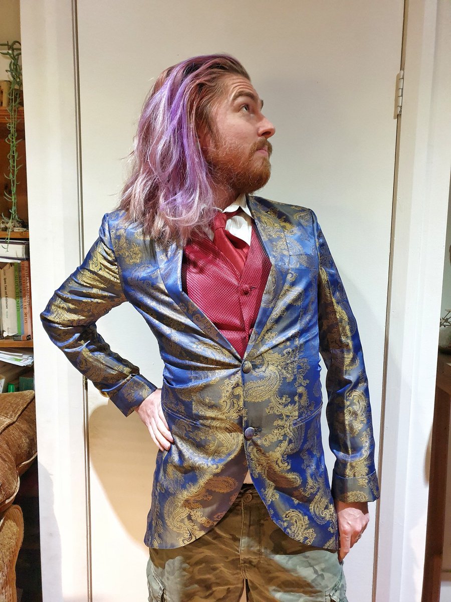 jakemckeewright's tweet photo. Got dressed up for the #AGDAsRedCarpet well from the waist up. Zoom-sheike https://t.co/zhnNbBKtWq
