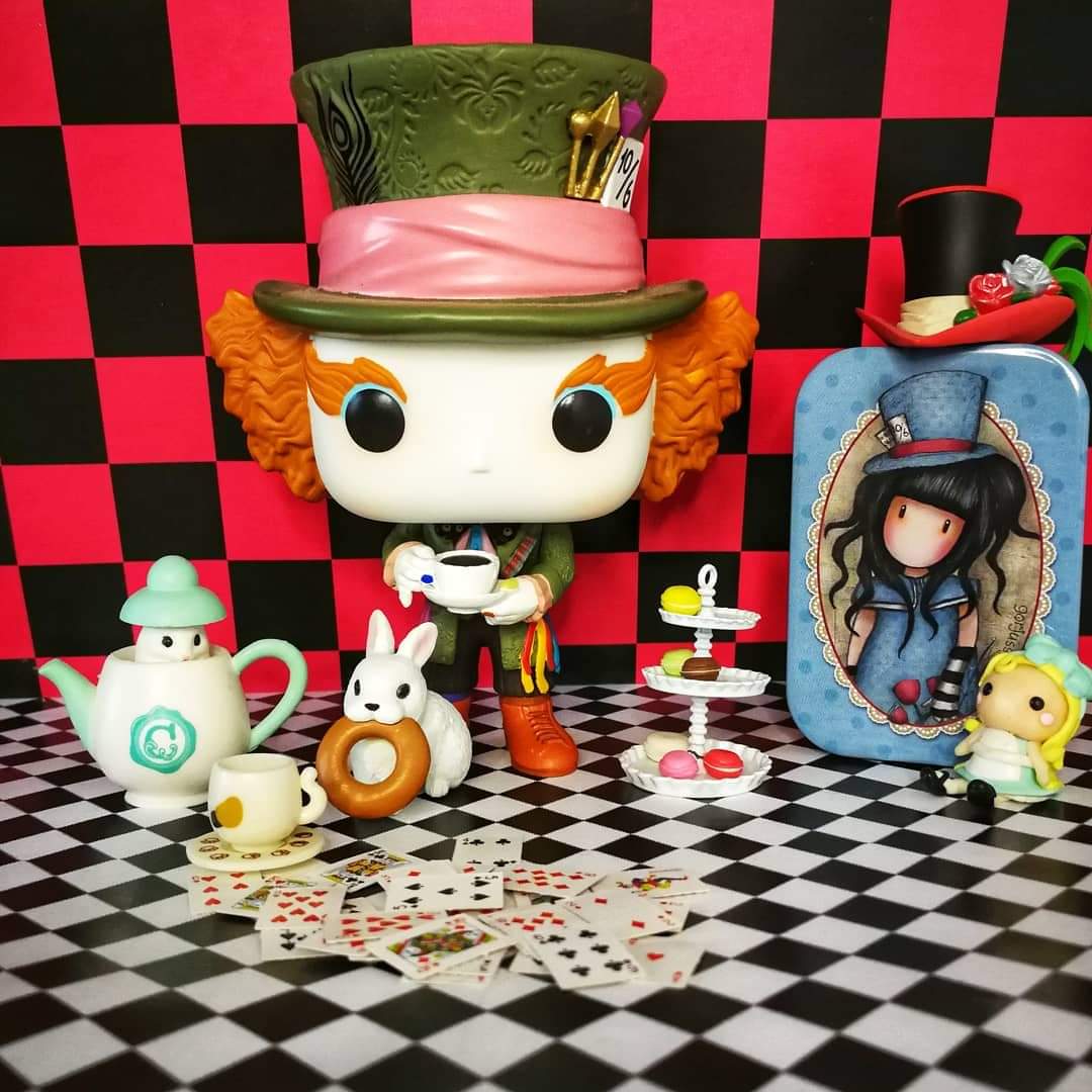 NoirCrosszeria's tweet photo. Happy Mad Hatter Day 🎩♠️♥️♣️♦️#madhatter #madhatterday #madhatterday🎩  #funkopop #funko #aliceinwonderland #gashapon #miniature #funkopopphoto #hatter #diorama #kawaii🌸 #cutephotos #toys #toysphotography #toysphotogram #toysphoto #funkopopaliceinwonderland #funkopopphotography https://t.co/vLno2o2uZ2