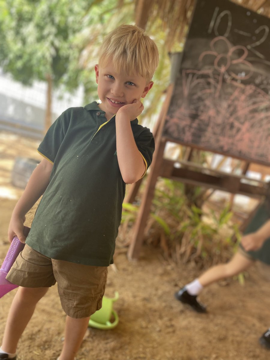 ArborFoundation's tweet photo. When FS2 Tulip are in the Learning Garden we can’t contain our smiles. We love to explore, examine and investigate. #ArborFS
#ArborFS2
#ArborEnoughForAllForever
#ArborCuriosity #mydubai #nature #learning #happiness #khda https://t.co/2BuBkjmCkj
