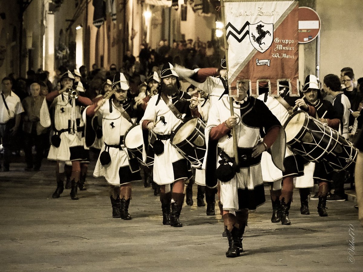A #SanGemini fino al 10 ottobre si svolge la Giostra dell’Arme con apertura di vecchie botteghe, mostre e taverne. Venite a vivere l'allegria che questo torneo equestre riesce a regalare!!
𝗦𝗰𝗼𝗽𝗿𝗶 🌐bit.ly/2XSQDd6
#umbria #evento #Sangemini  #Giostradellarme